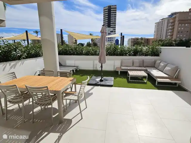 Silvertower Calpe huren in Spanje, Costa Blanca, Calpe - appartement Zeer ruim terras 43mmet loungeset, teraastafel en 2 ligbedden
