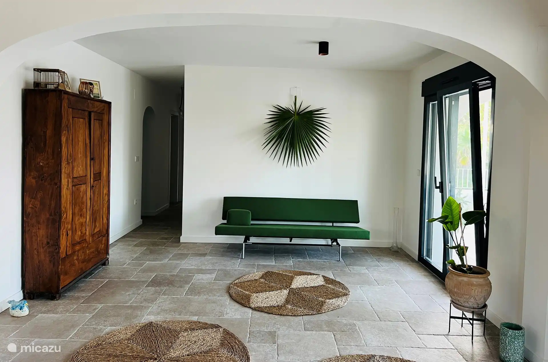 Wohnzimmer im Obergeschoss neben Naya. Dieses Schlafsofa ist nicht Teil der 12 Schlafplätze