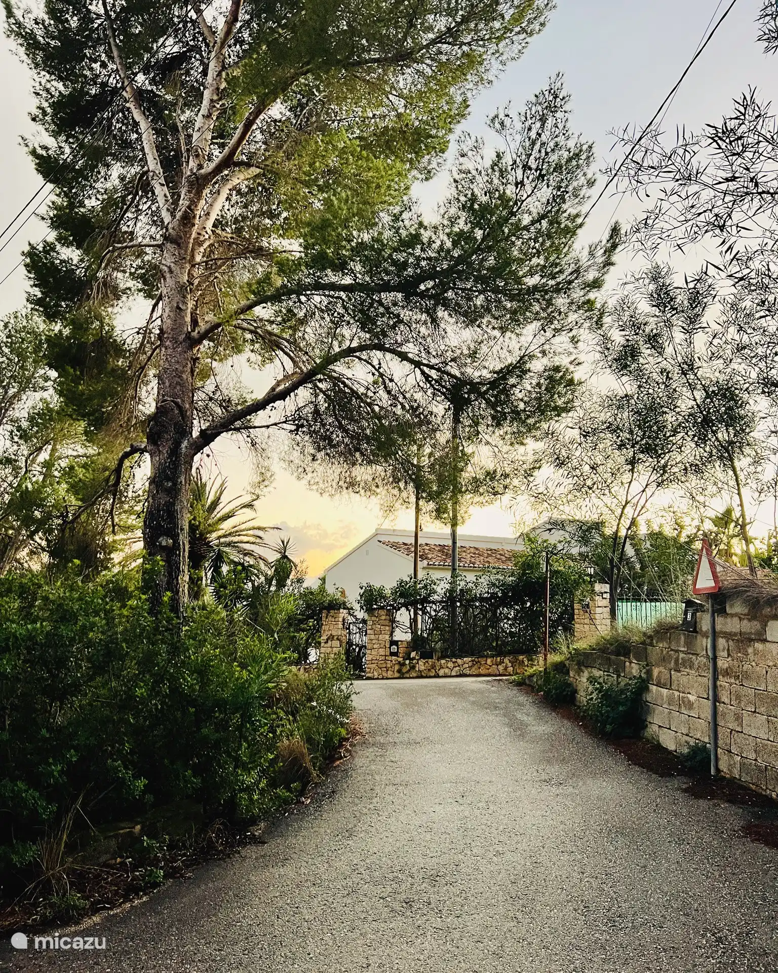 Haus von der Straße aus gesehen