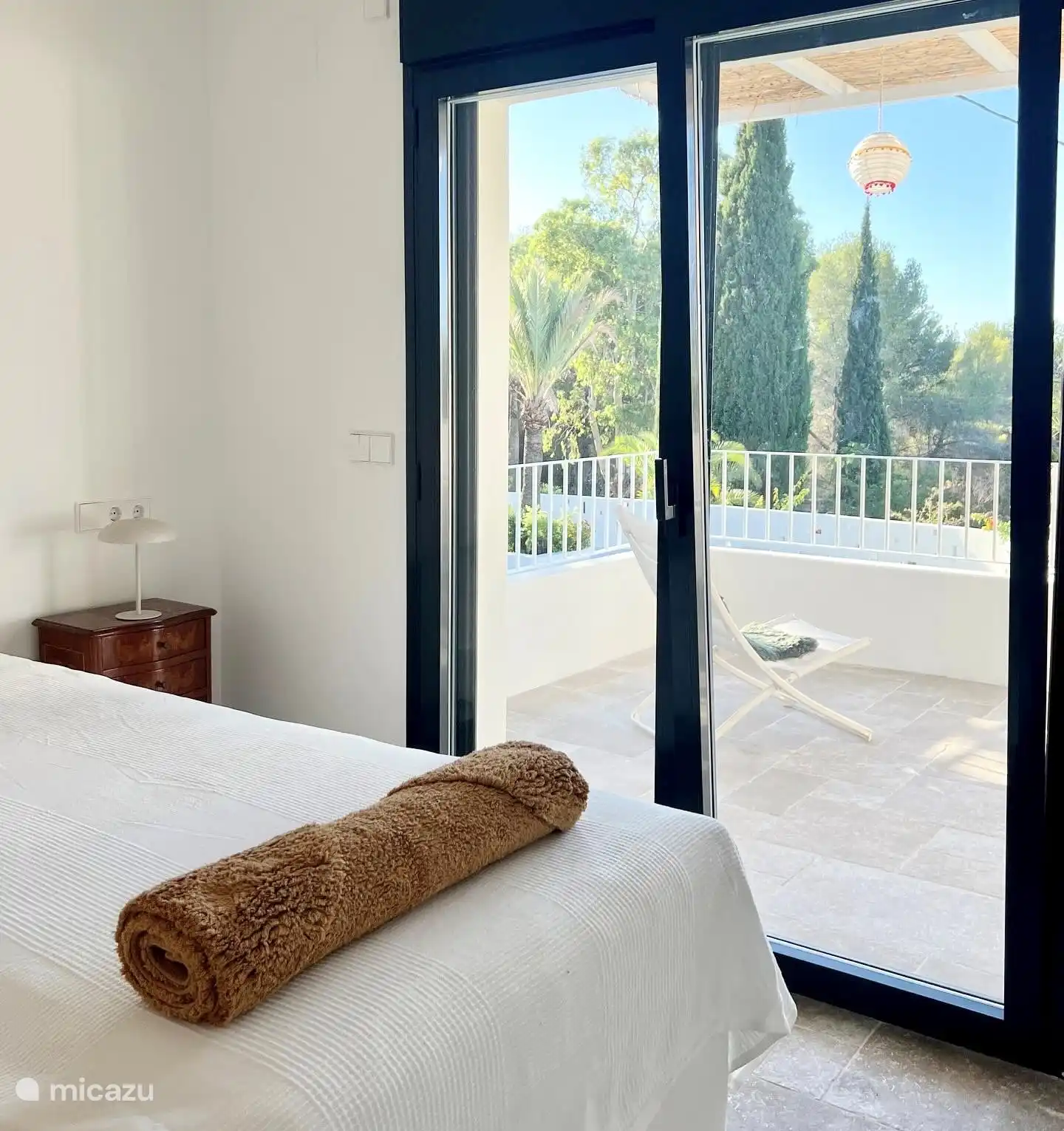 Schlafzimmer neben der Terrasse