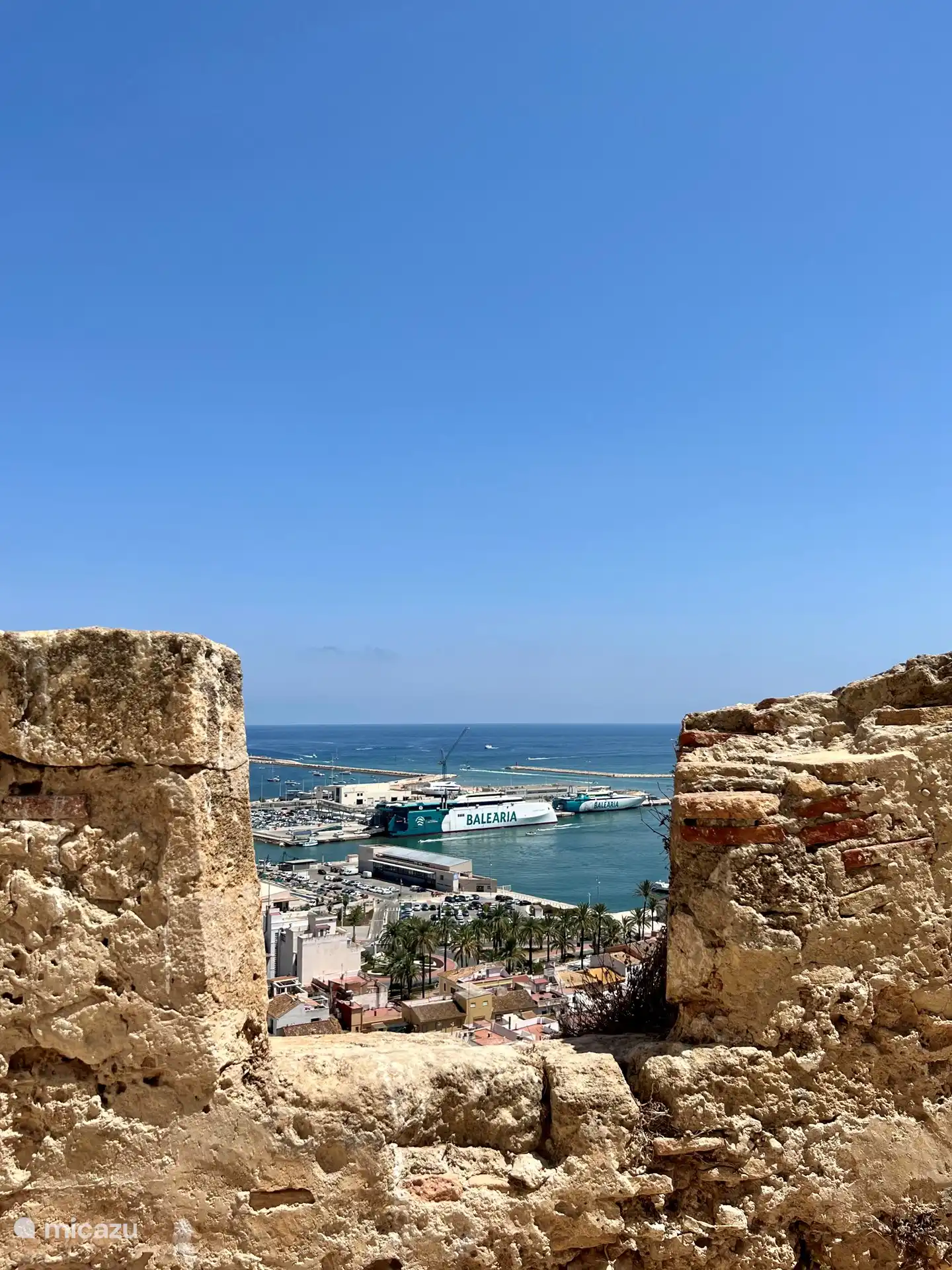 Vom Hafen von Denia aus können Sie mit dem Boot nach Ibiza fahren. 
