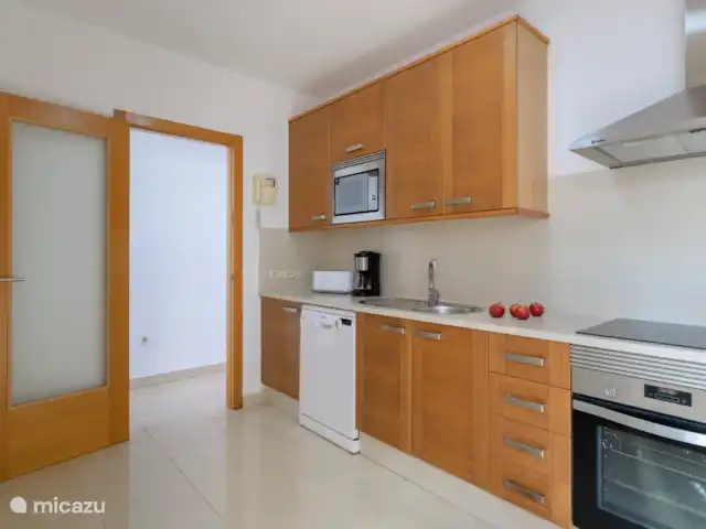 Villa Rose I  | Espagne, Lanzarote, Playa Blanca - villa La cuisine est entièrement équipée avec lave-vaisselle, four, micro-ondes, réfrigérateur, congélateur, cafetière, bouilloire et de nombreux ustensiles de cuisine.