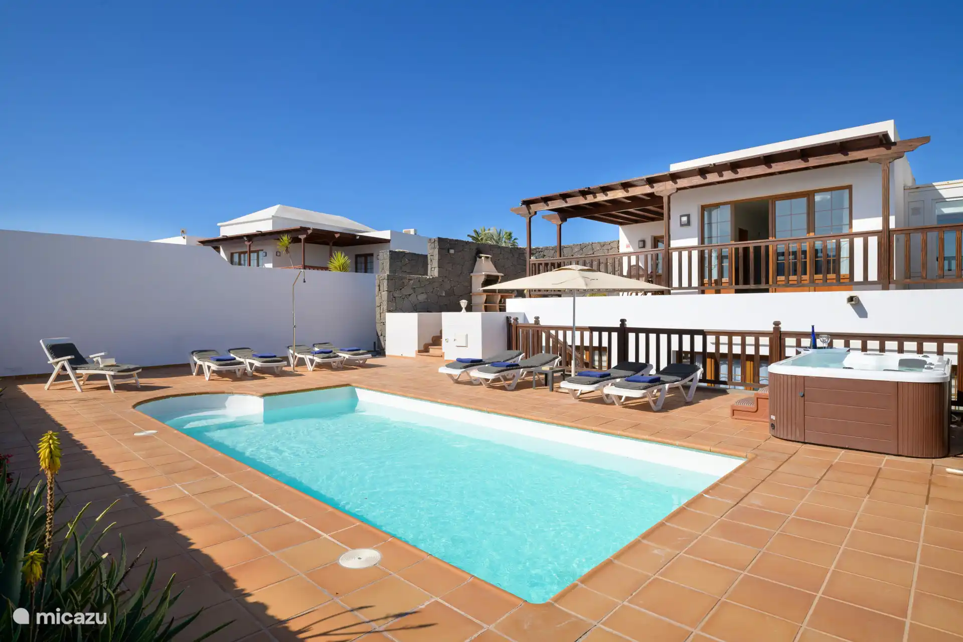 Villa Rose I features a lovely hot tub