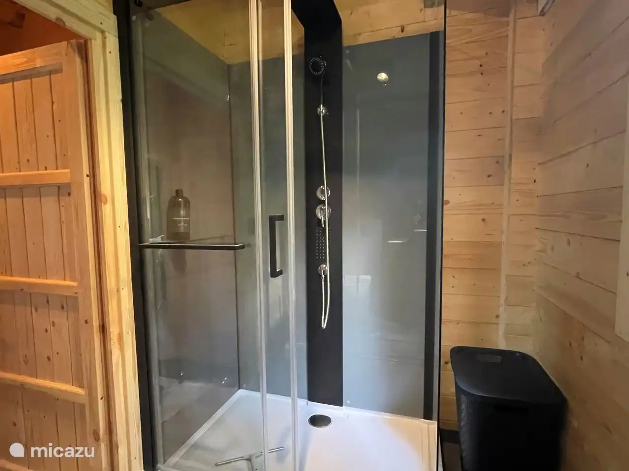 Heerlijke regen stoomdouche in de badkamer
