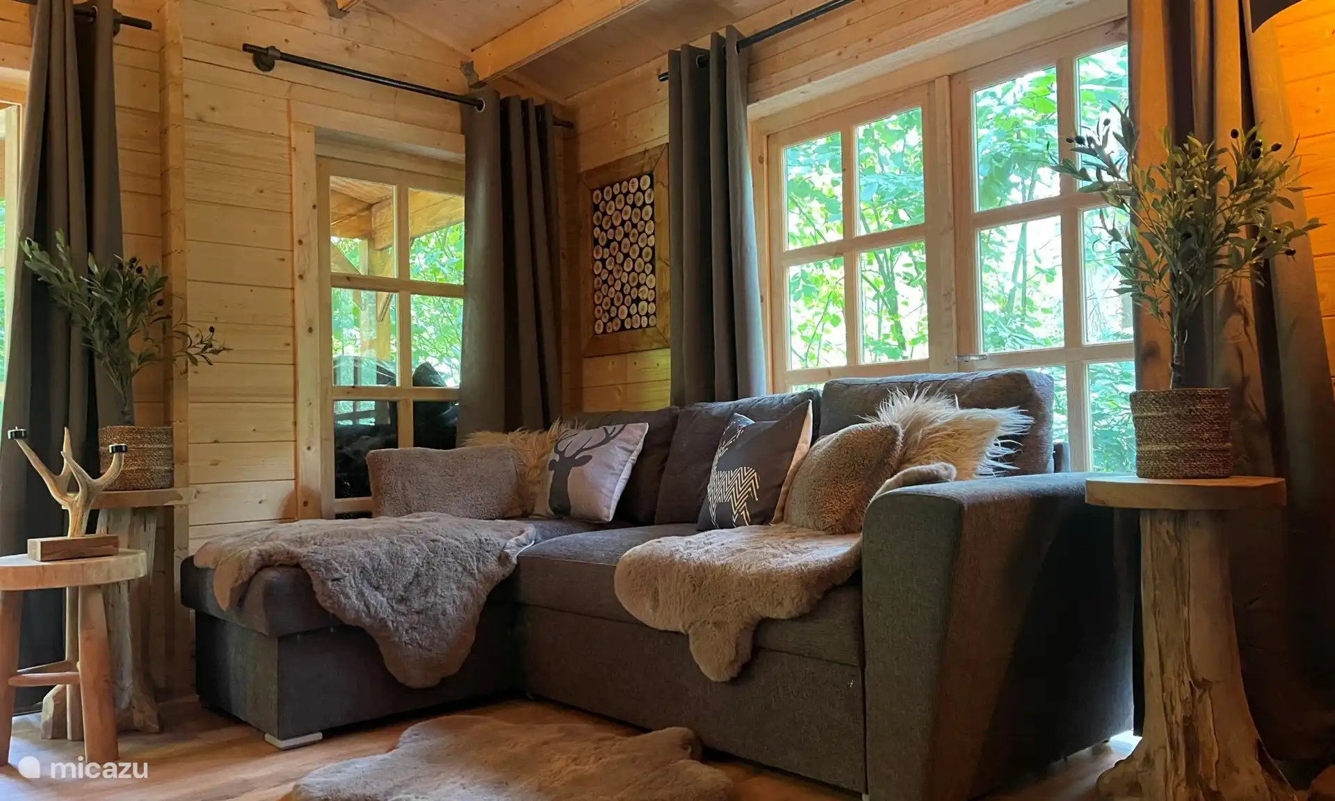 Salon (il dort aussi la 5e si nécessaire)