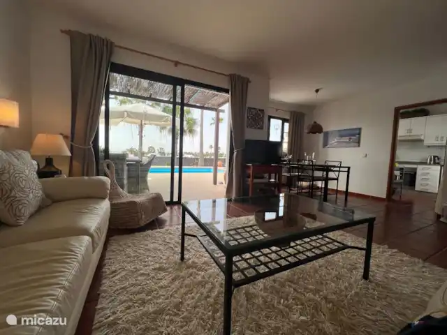 Villa Calamari | Espagne, Lanzarote, Playa Blanca - villa Le salon et la salle à manger de la villa Calamares