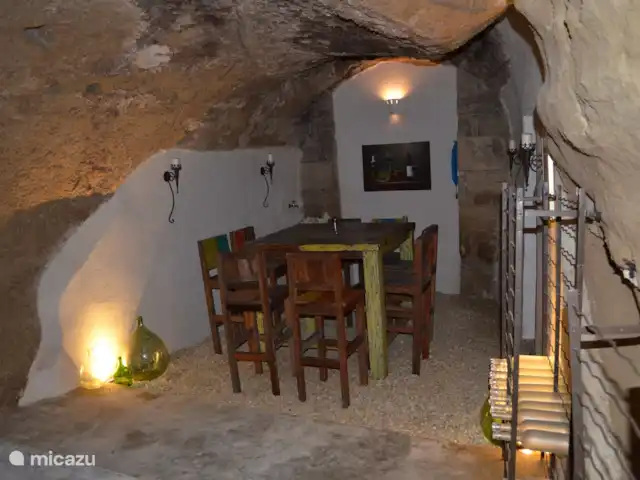Location vacances St-Anne-caractère | France, Vaucluse, Beaumes-de-Venise - maison de vacances Cave à vin avec salle de dégustation pour des souvenirs inoubliables !