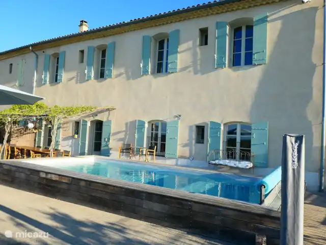 Location vacances St-Anne-caractère | France, Vaucluse, Beaumes-de-Venise - maison de vacances Vue extérieure depuis la terrasse. Parasol sec également disponible.