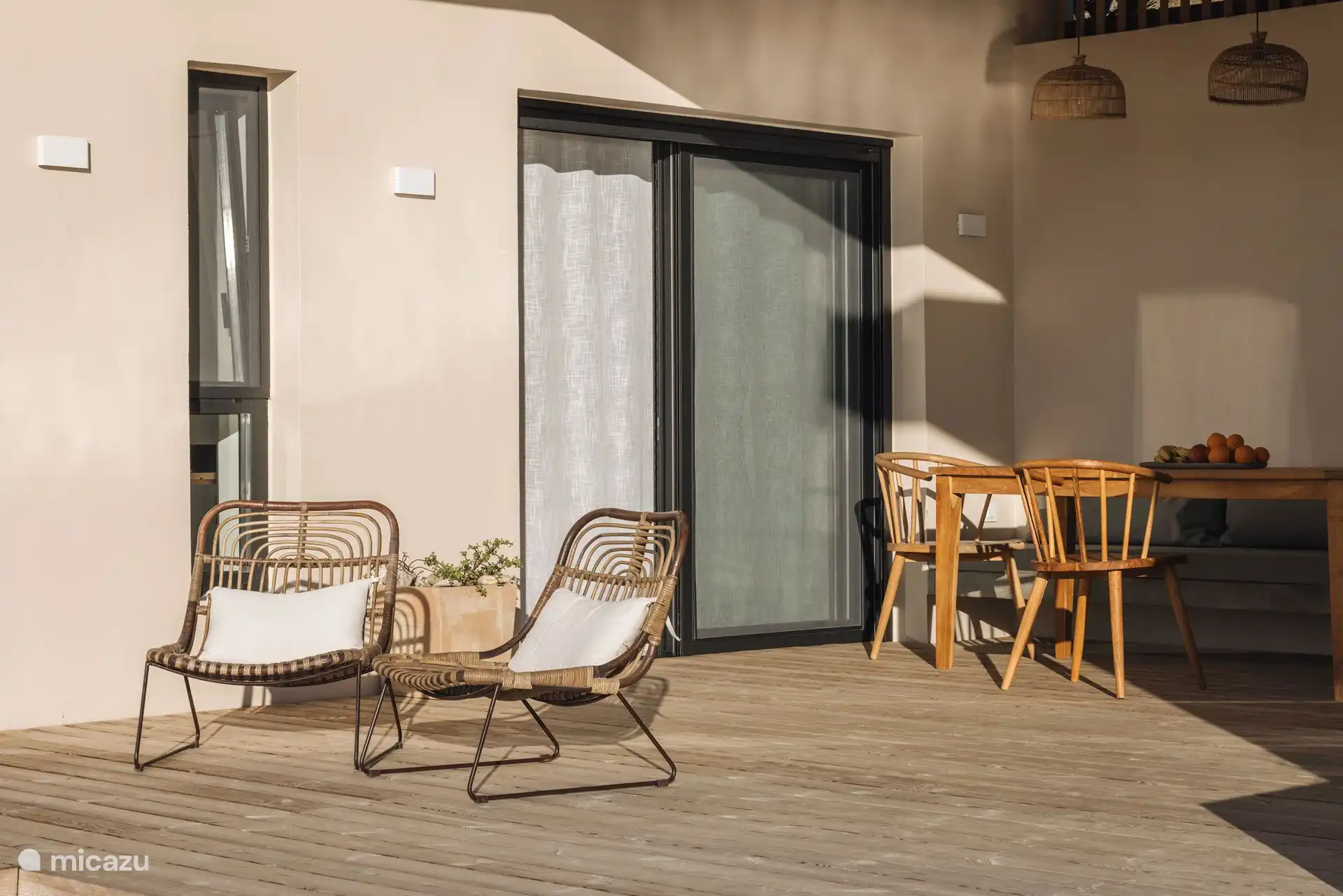 Outdoor seating/dining area