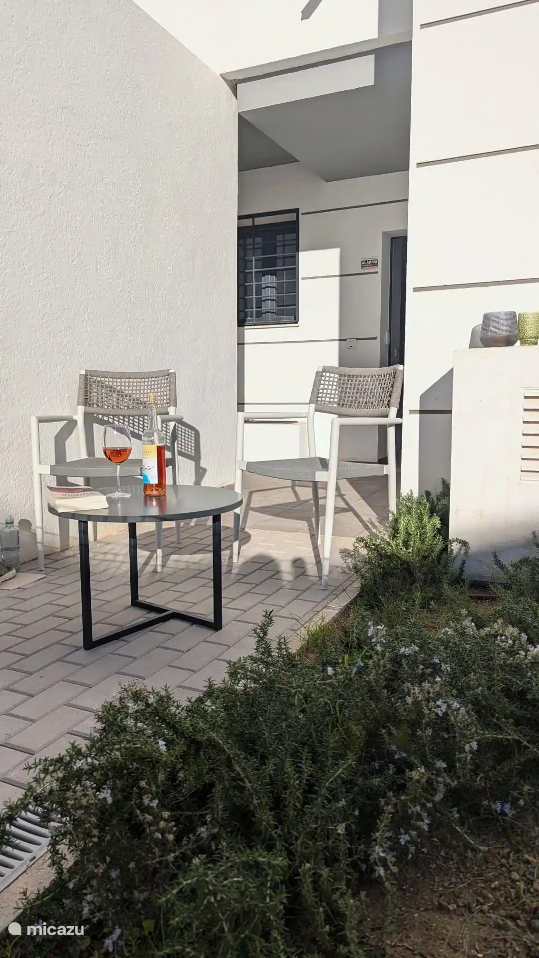 terrasje voor de laatste zonnestralen