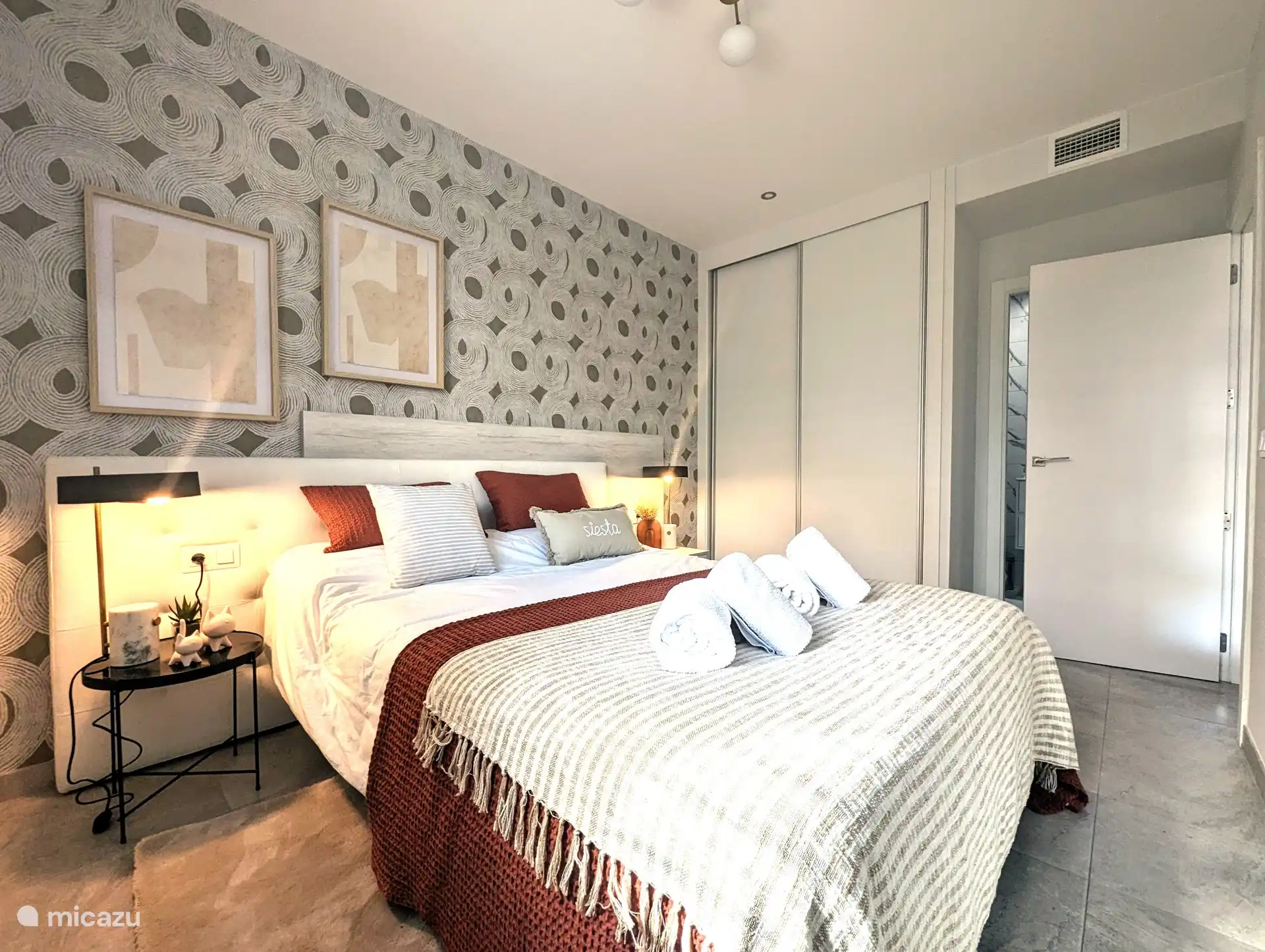Slaapkamer met ensuit badkamer
