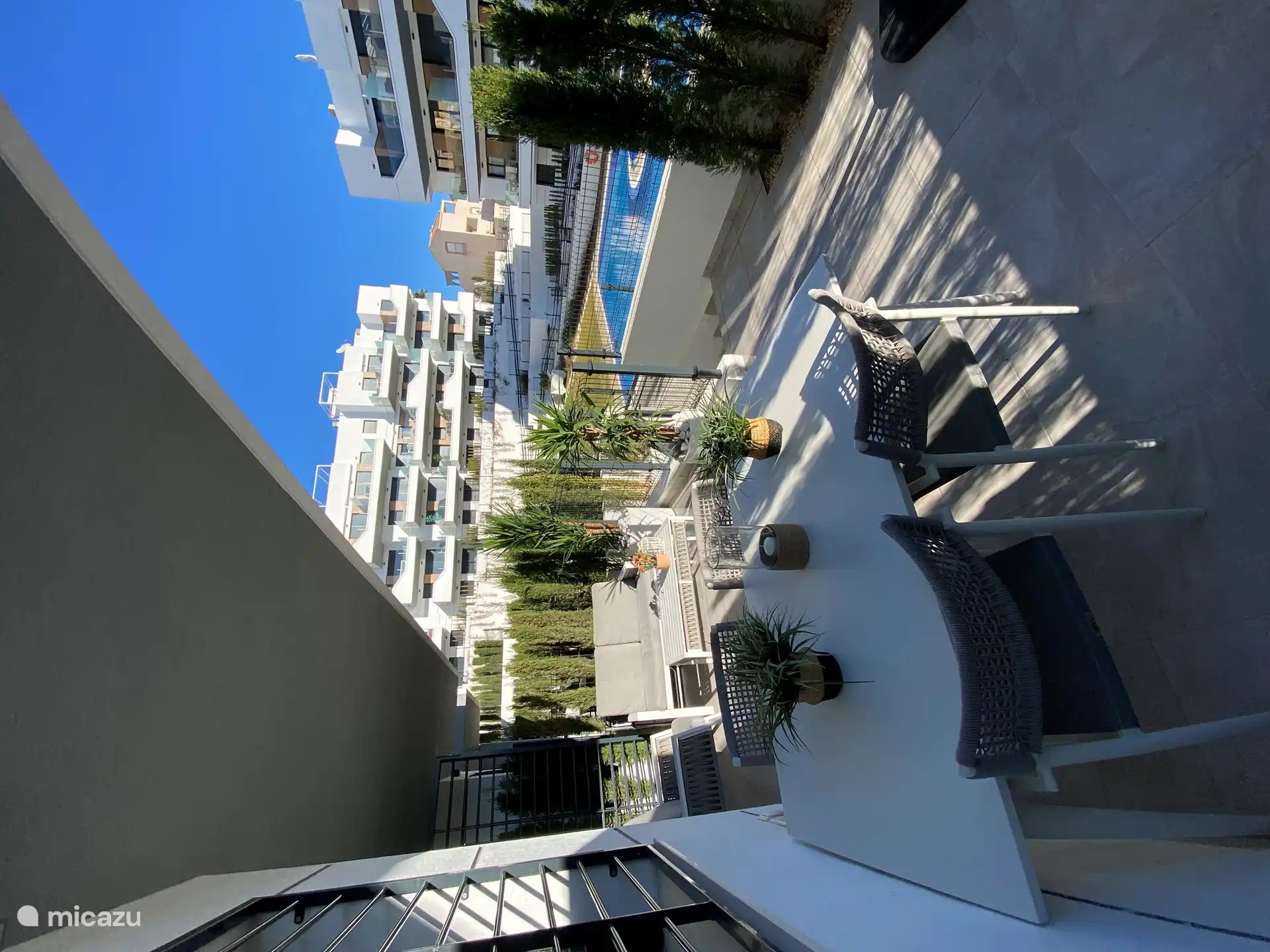 Petit-déjeuner - Déjeuner ou dîner avec vue sur l’eau