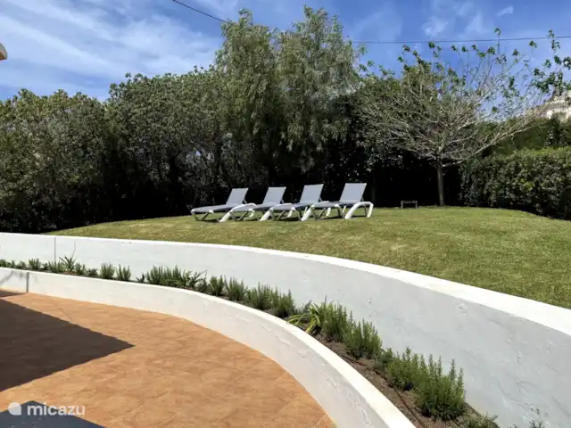 Villa individuelle à Javea  | Espagne, Costa Blanca, Jávea - villa Cour arrière avec pelouse et transats