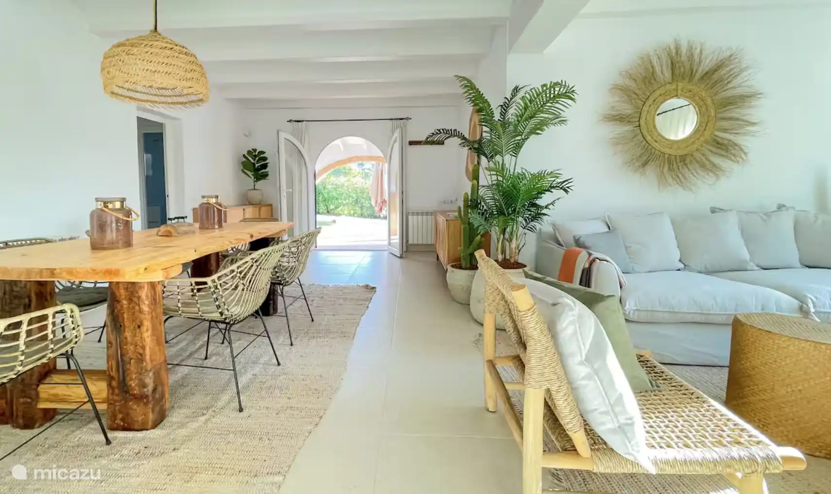 Esstisch + Wohnzimmer 