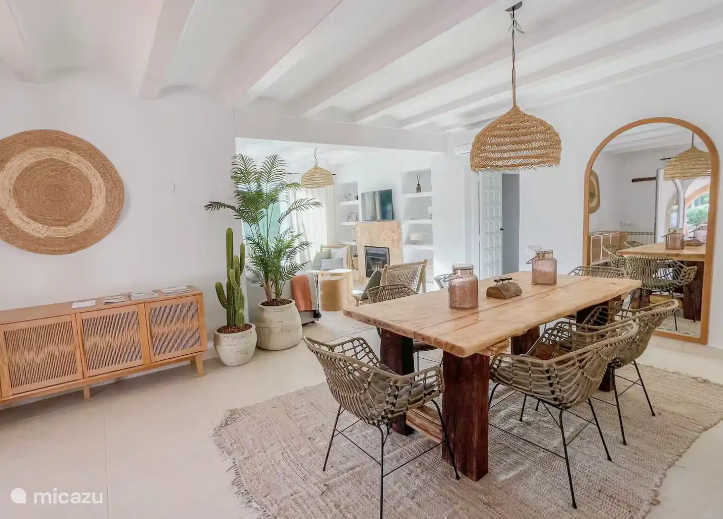 Esstisch + Wohnzimmer 