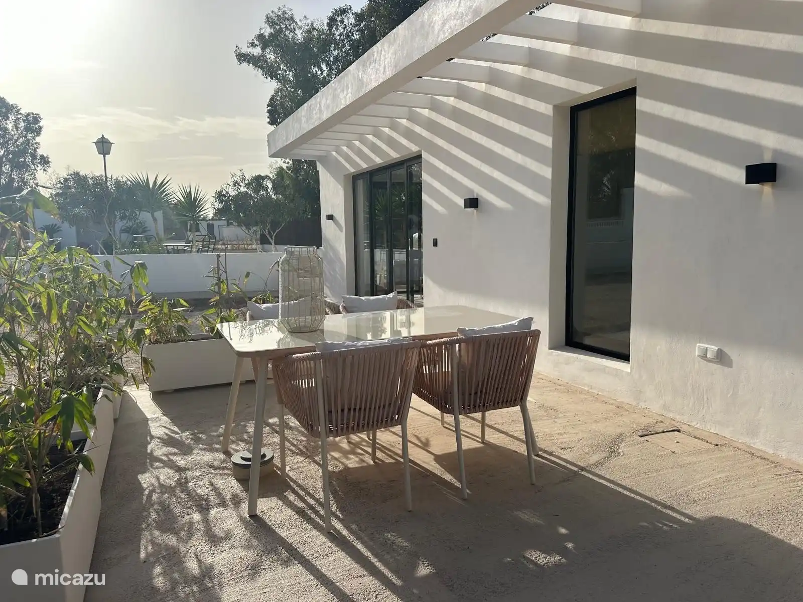 frente de la mesa de comedor