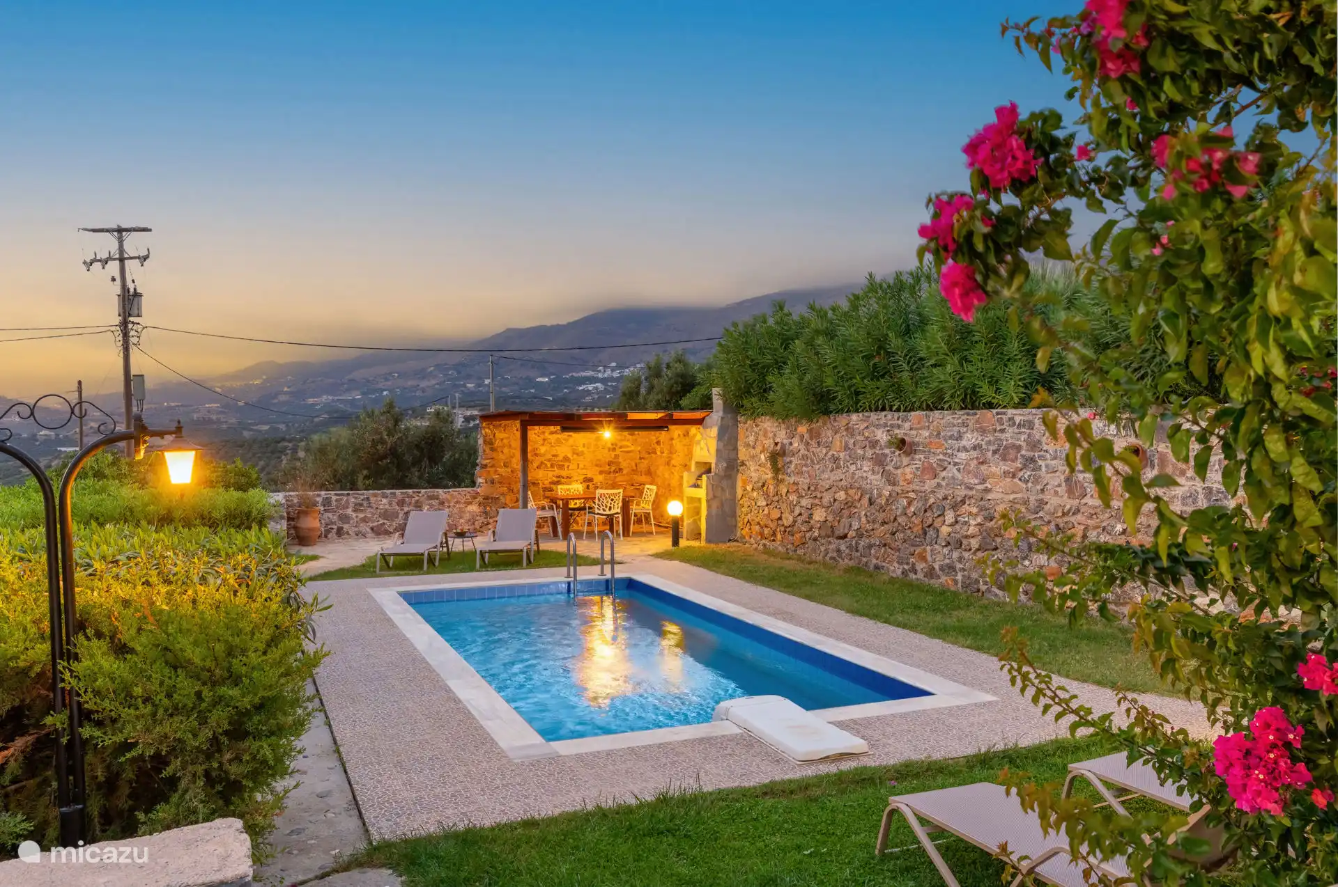 Privater Pool und Terrasse