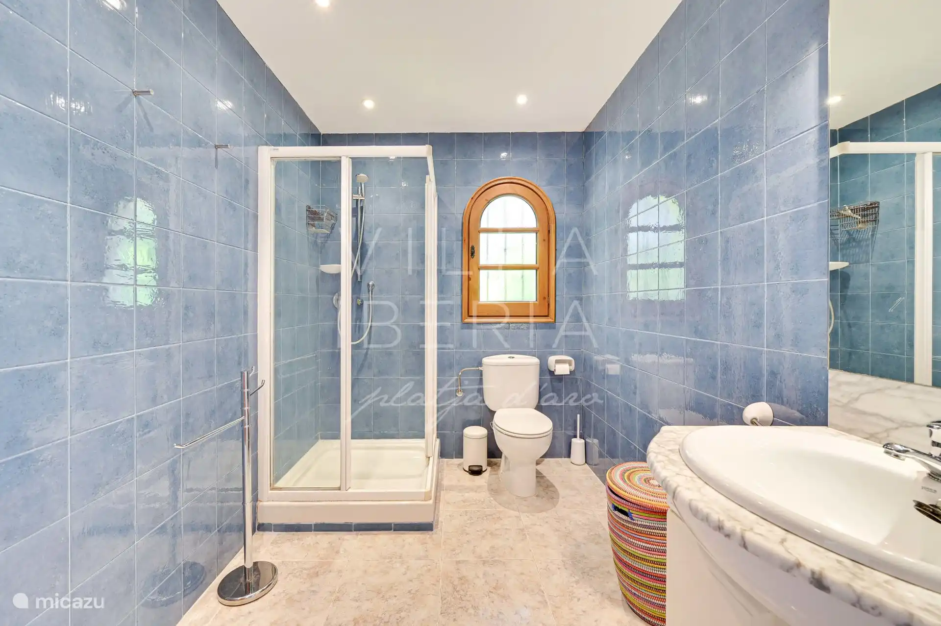 en suite bathroom 1/3, belonging to bedroom 1/4