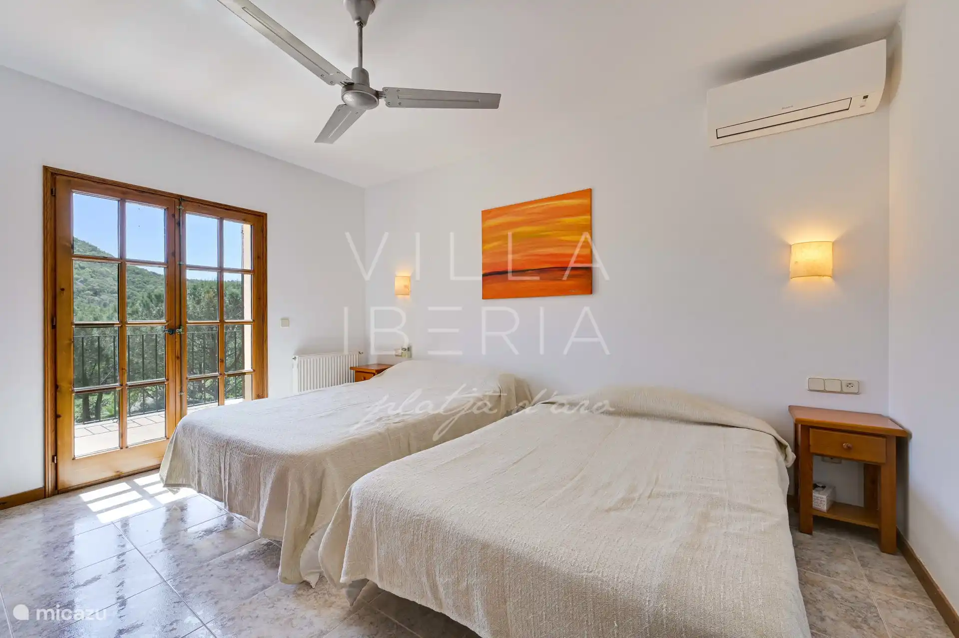 Bedroom 1/4, with en suite bathroom 1/3