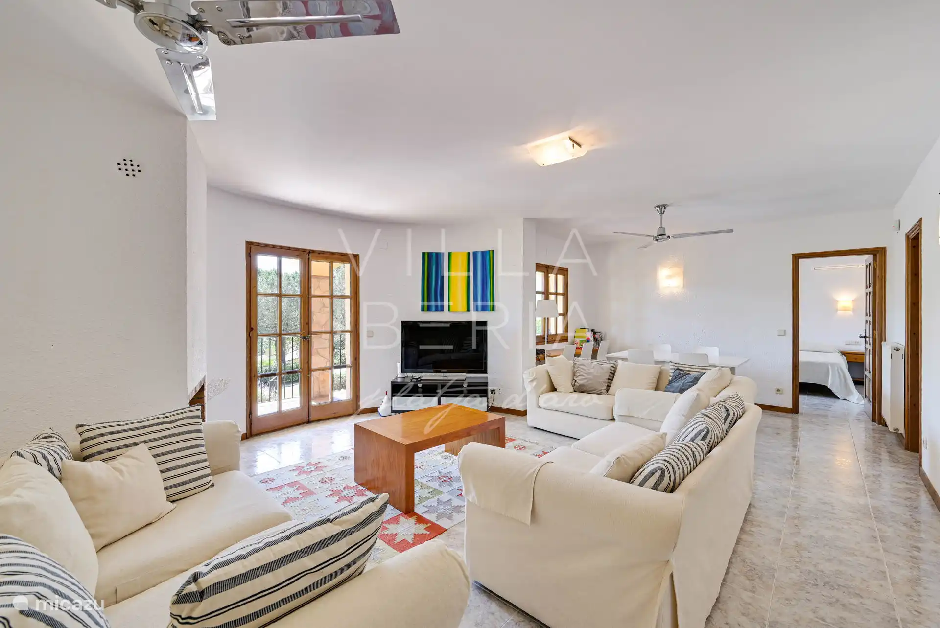 Spacious living room, with patio doors to the covered terrace