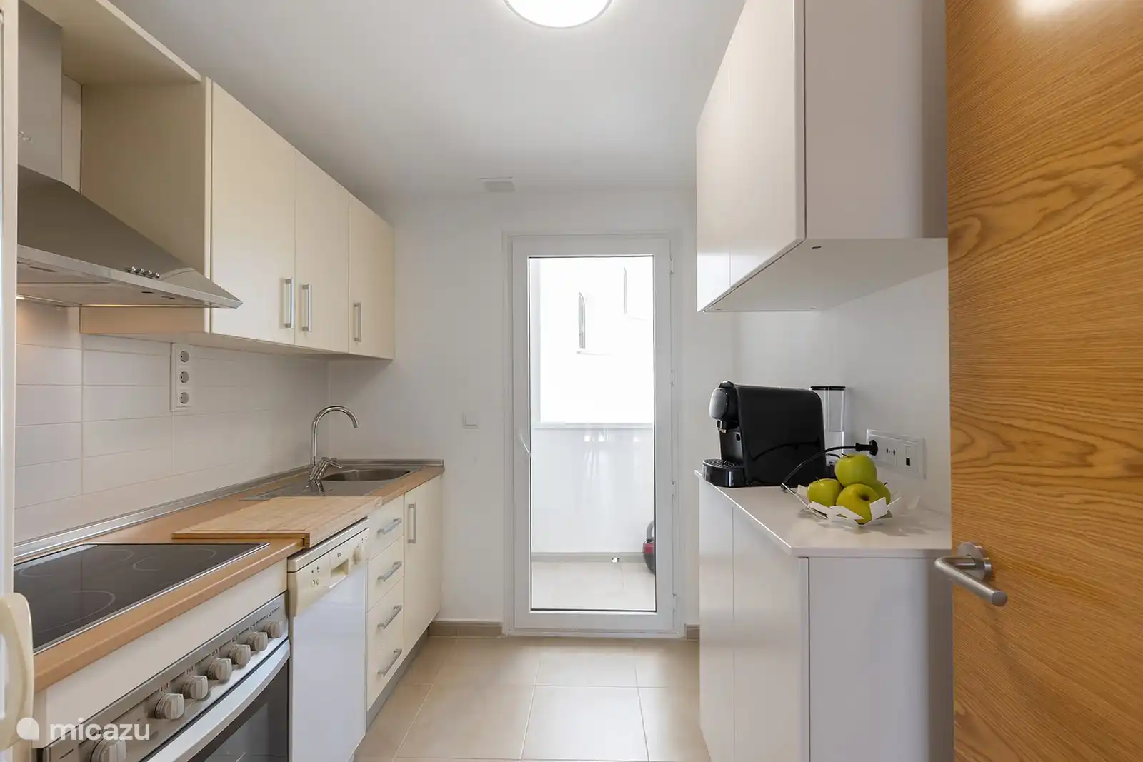 Die ausgestattete Küche bietet jeglichen Komfort.