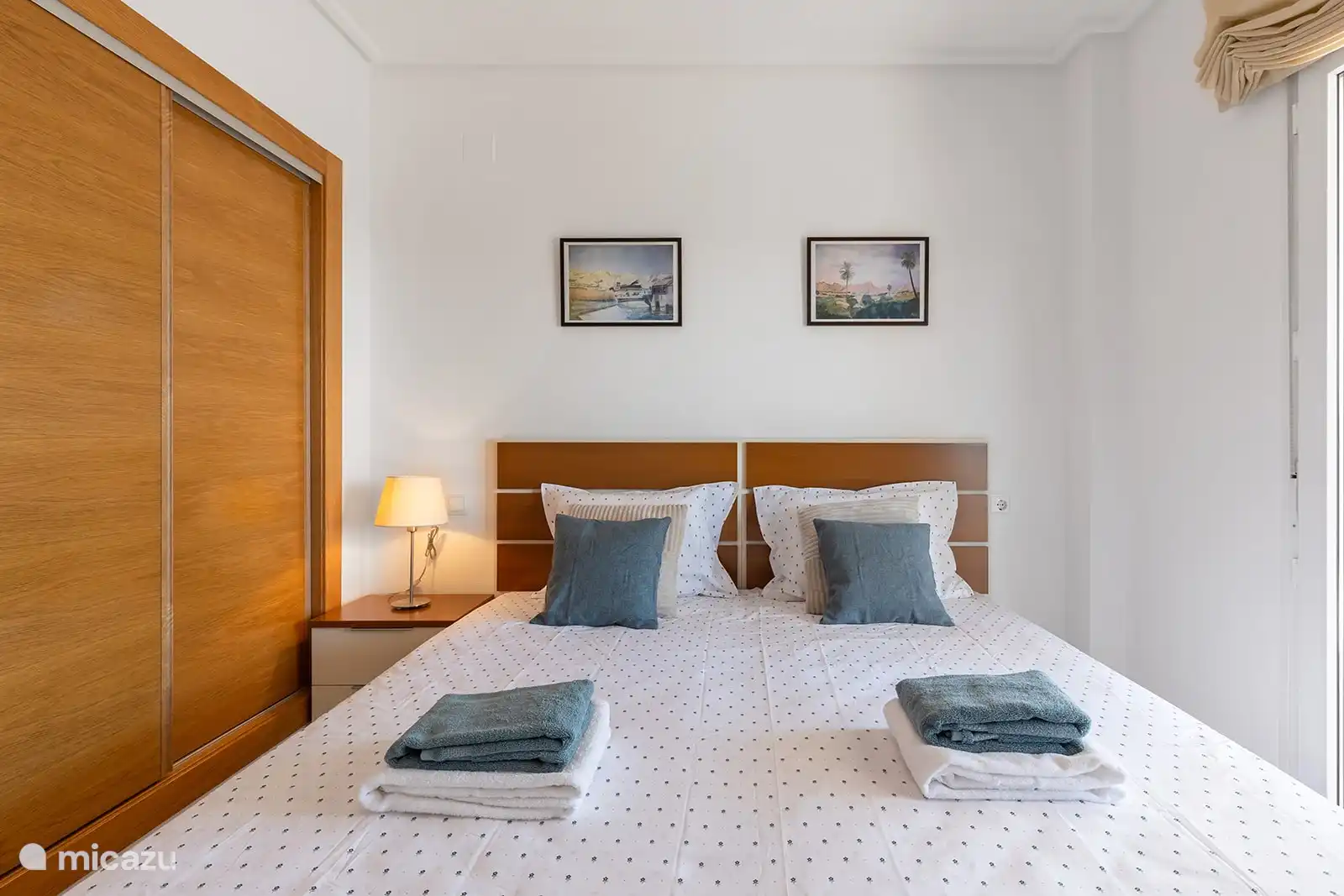 Bettwäsche, Handtücher und Strandtücher sind in der Wohnung vorhanden.