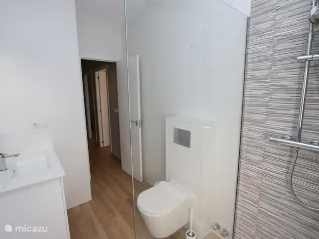 Apartamento a poca distancia del bulevar en España, Murcia, San Pedro del Pinatar - apartamento Cuarto de baño con ducha a ras de suelo