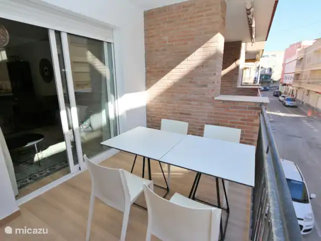 Apartamento a poca distancia del bulevar en España, Murcia, San Pedro del Pinatar - apartamento Balcón con juego de mesa