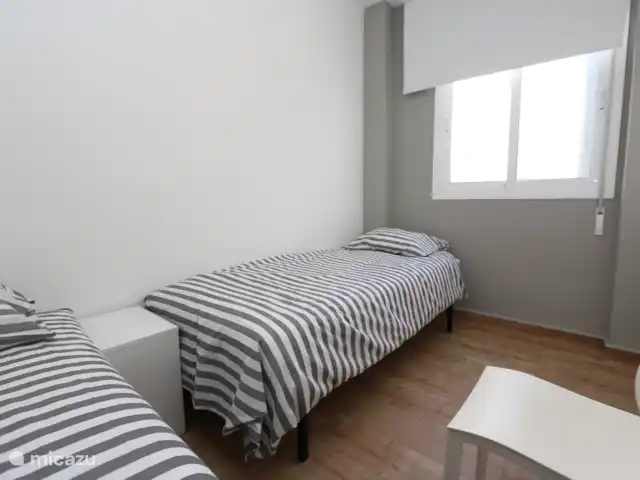 Apartamento a poca distancia del bulevar en España, Murcia, San Pedro del Pinatar - apartamento Dormitorio con dos camas individuales
