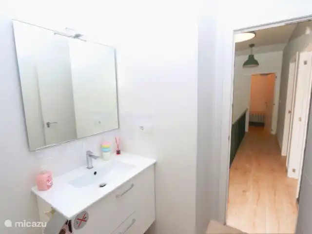 Apartamento a poca distancia del bulevar en España, Murcia, San Pedro del Pinatar - apartamento Cuarto de baño con ducha a ras de suelo