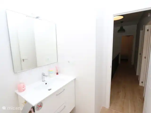 Apartamento a poca distancia del bulevar en España, Murcia, San Pedro del Pinatar - apartamento Cuarto de baño con ducha a ras de suelo