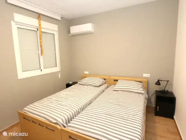 Apartamento a poca distancia del bulevar en España, Murcia, San Pedro del Pinatar - apartamento Dormitorio con dos camas individuales