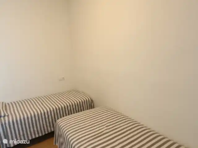 Apartamento a poca distancia del bulevar en España, Murcia, San Pedro del Pinatar - apartamento Dormitorio con dos camas individuales