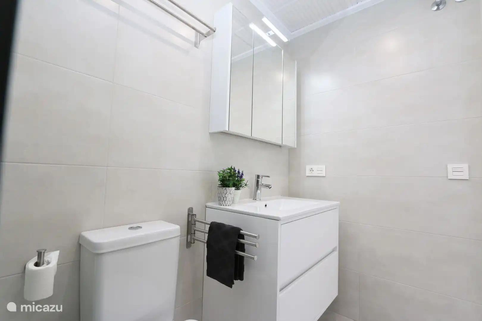 Badezimmer mit begehbarer Dusche