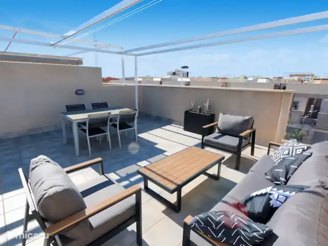 Ático en San Pedro del Pinar en España, Murcia, San Pedro del Pinatar - penthouse Terraza privada en la azotea con salón y comedor