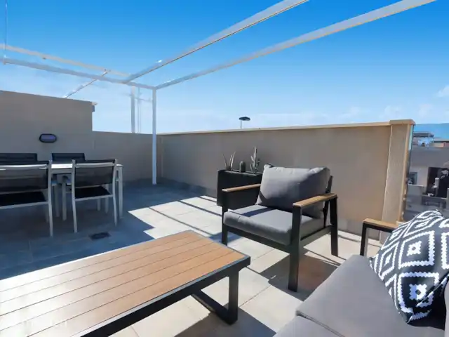 Ático en San Pedro del Pinar en España, Murcia, San Pedro del Pinatar - penthouse Terraza privada en la azotea con salón y comedor