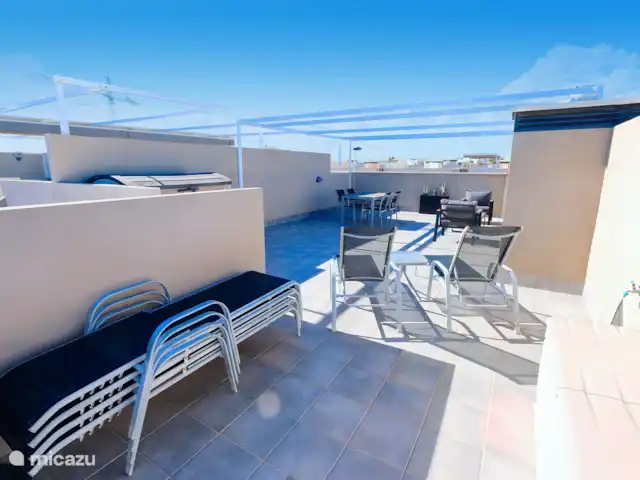 Ático en San Pedro del Pinar en España, Murcia, San Pedro del Pinatar - penthouse Terraza privada en la azotea con salón y comedor
