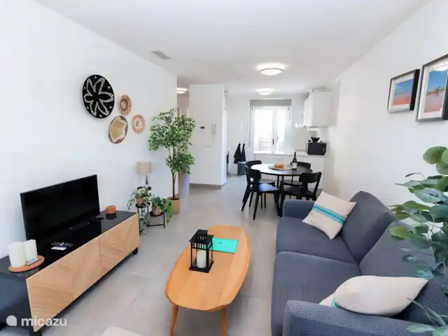 Ático en San Pedro del Pinar en España, Murcia, San Pedro del Pinatar - penthouse En la sala de estar también puede ver sus programas favoritos en este televisor. Hay internet rápido disponible en esta casa.
