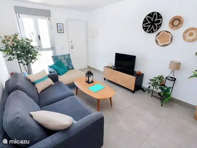 Ático en San Pedro del Pinar en España, Murcia, San Pedro del Pinatar - penthouse En la sala de estar también puede ver sus programas favoritos en este televisor. Hay internet rápido disponible en esta casa.