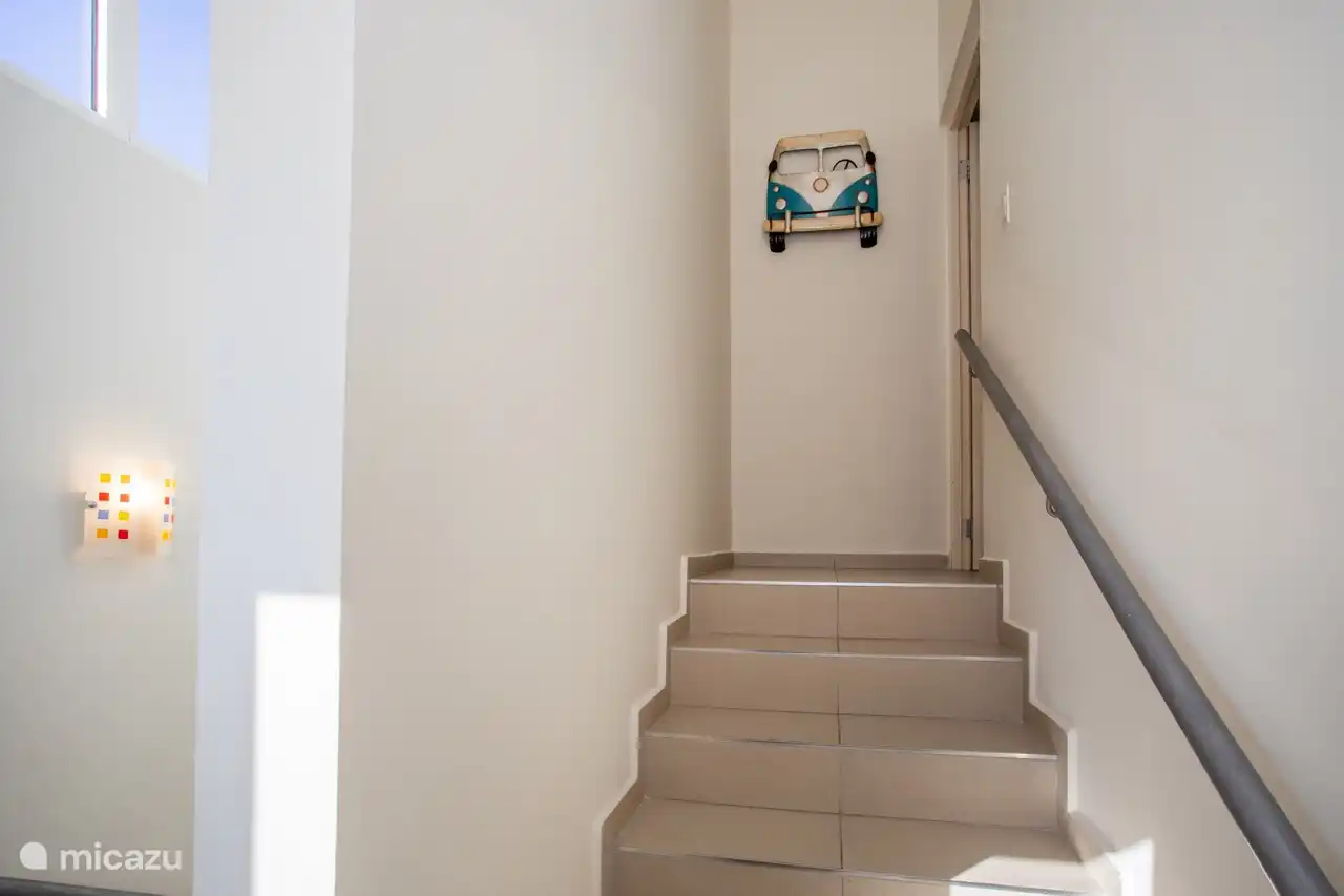 Escaleras al dormitorio principal del 1er piso