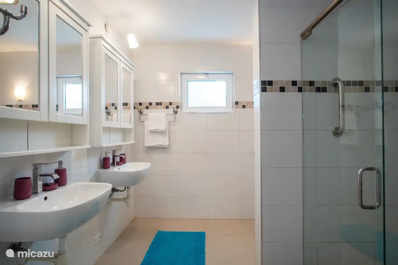 Baño 2 perteneciente al dormitorio 3, dormitorio principal