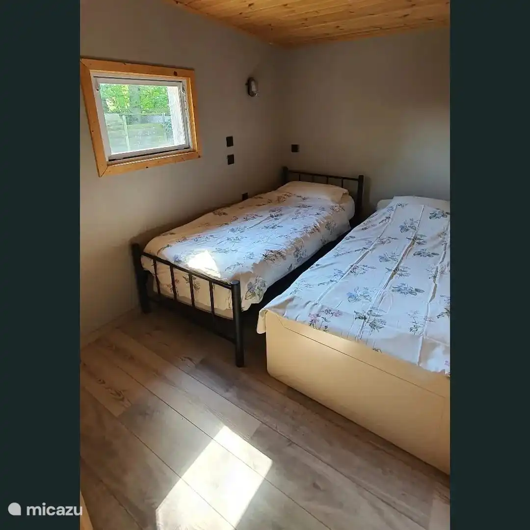 Dieses Schlafzimmer verfügt über 2 x ein Einzelbett von 80x200.