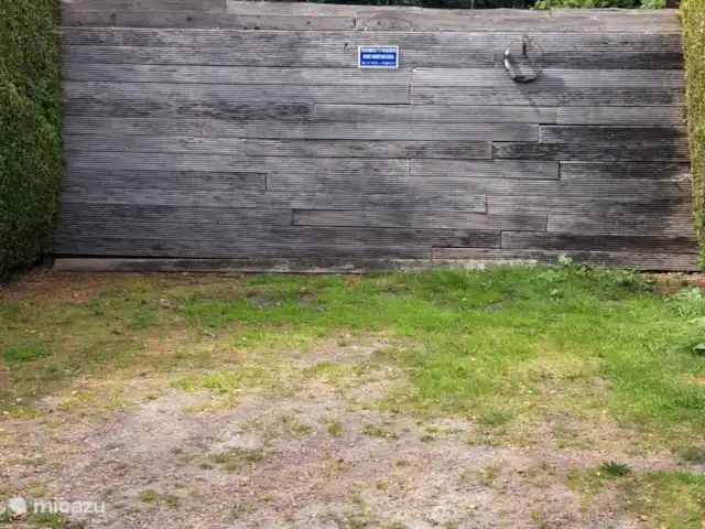 Casa finlandesa cerca de un gran lago en Países Bajos, Frise, Rohel - casa vacacional Hay espacio para 2 coches en este aparcamiento.