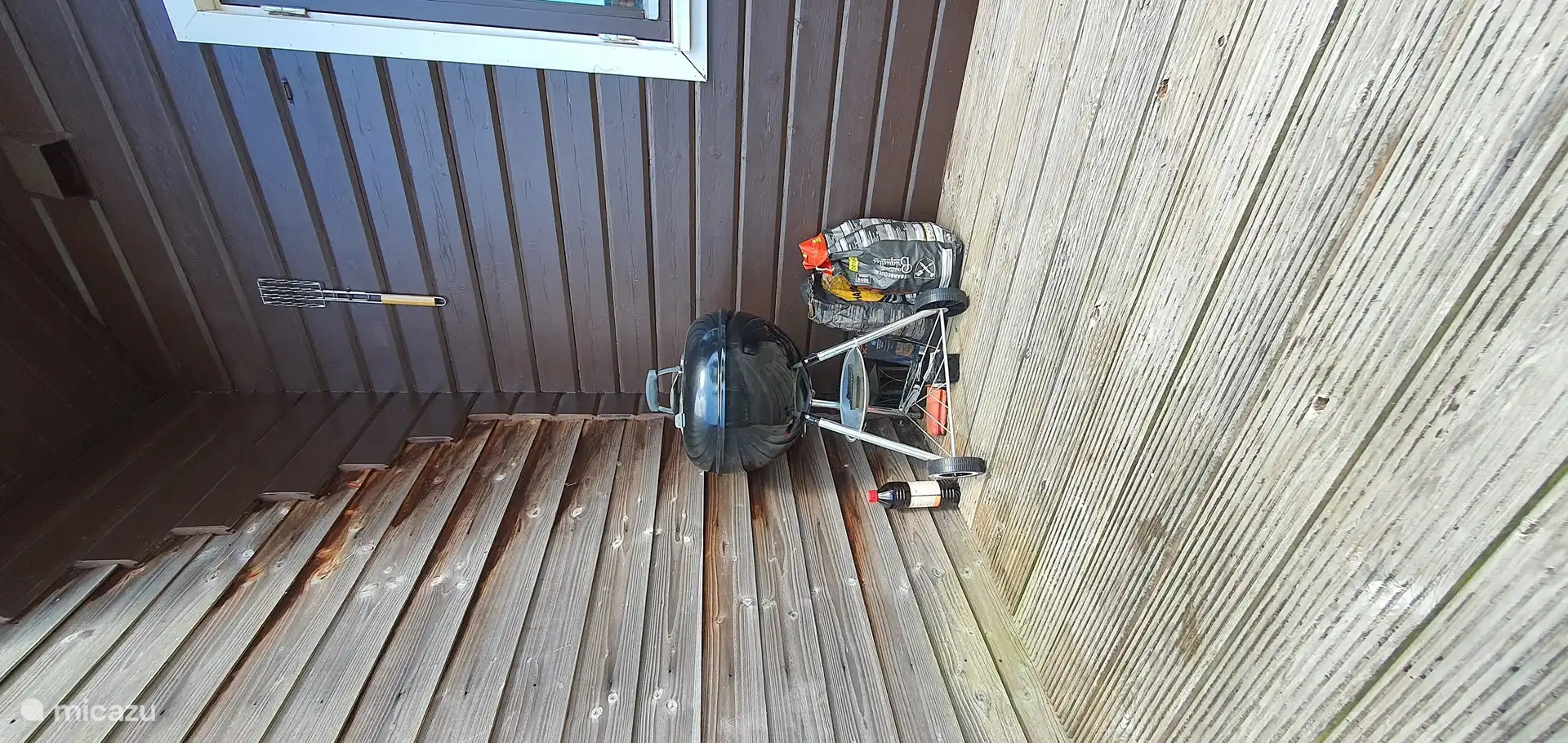 Grillen für die schönen Tage. Kohle ist verfügbar.