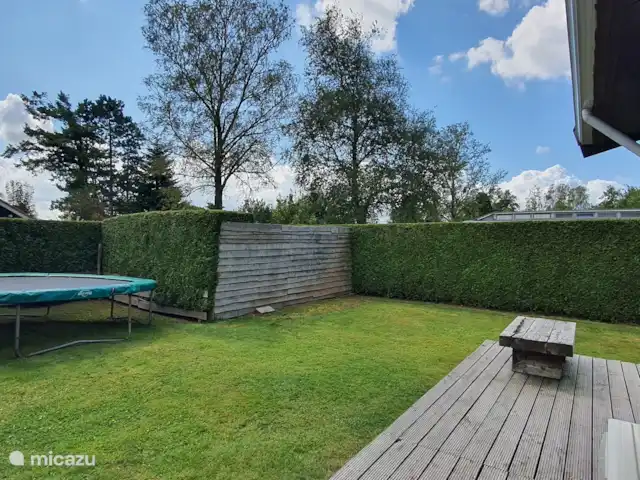 Casa finlandesa cerca de un gran lago en Países Bajos, Frise, Rohel - casa vacacional El trampolín, para desahogarse.