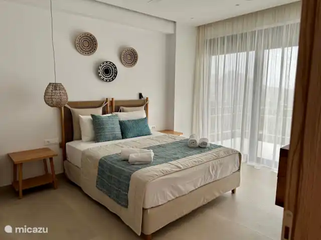 Villa Gian Maria en Grecia, Creta, Mariou - villa El dormitorio con puertas correderas a la terraza