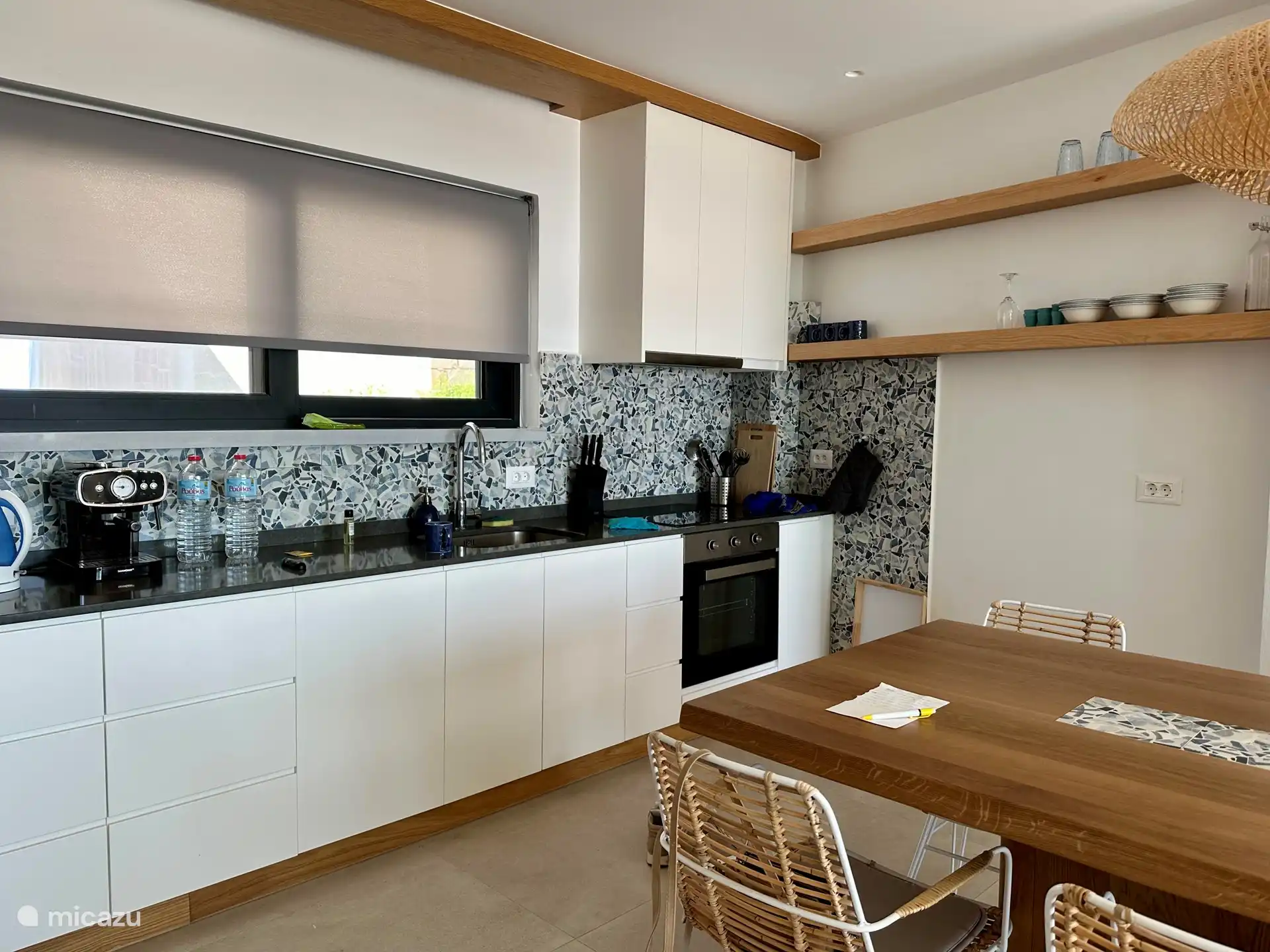 Die Küche ist komplett ausgestattet