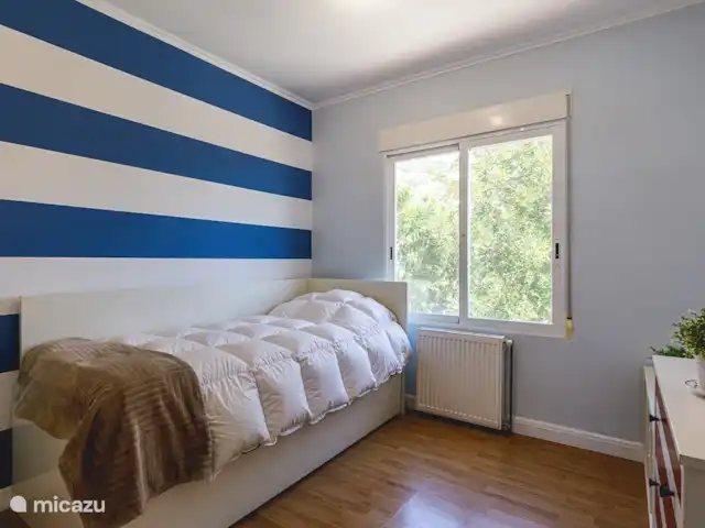 Santa Belgica | Espagne, Costa Blanca, Altea la Vieja - villa Lit simple au rez-de-chaussée, sous ce lit se trouve un autre lit simple.