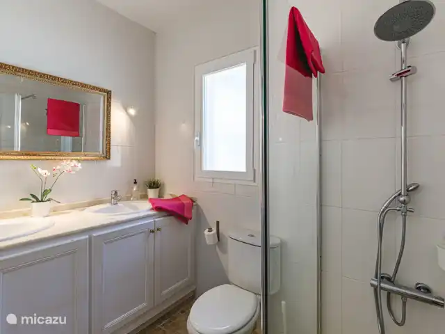 Santa Belgica | Espagne, Costa Blanca, Altea la Vieja - villa salle de bain au rez-de-chaussée,