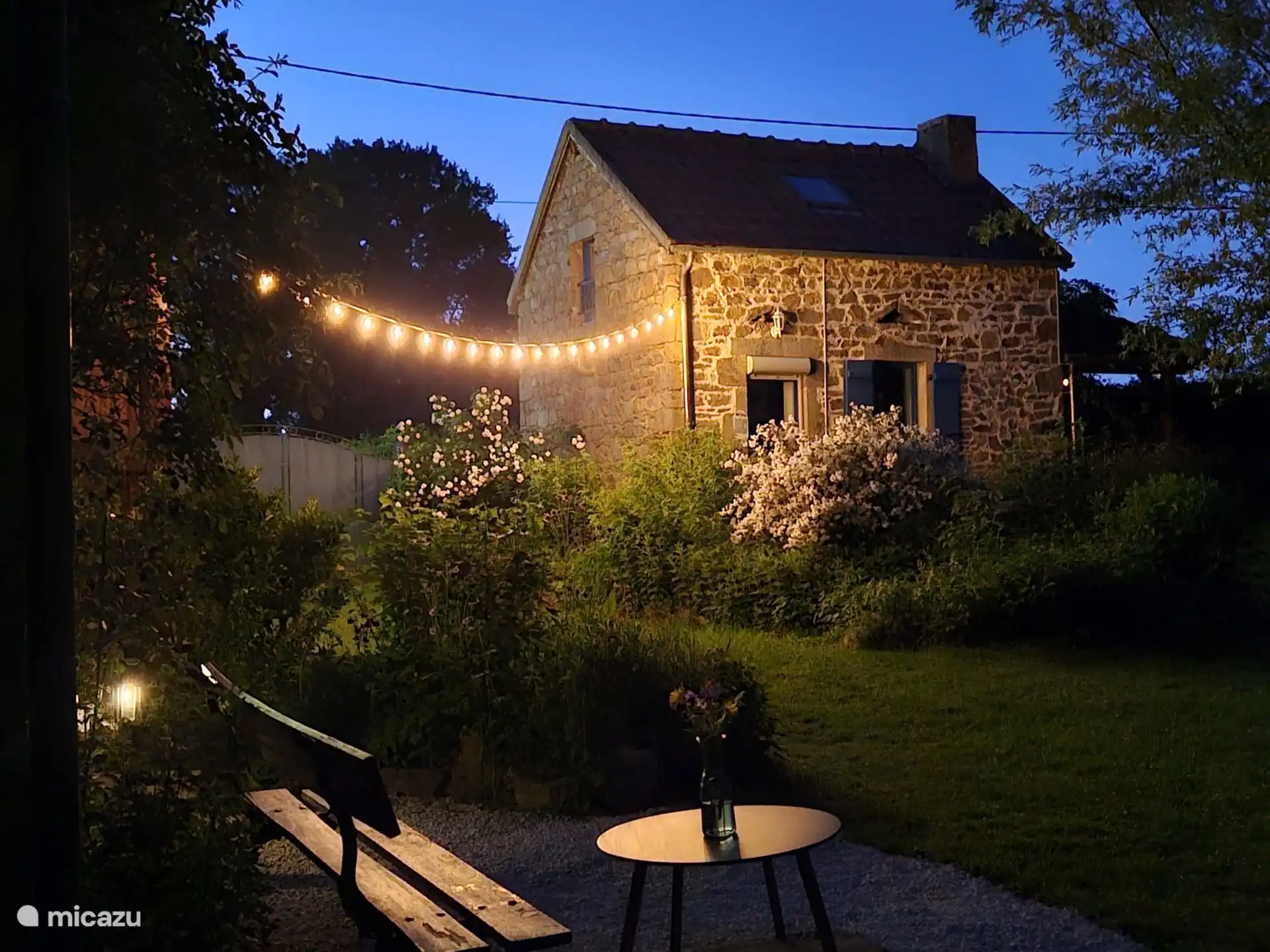 Le Dauphin Bleu am Abend